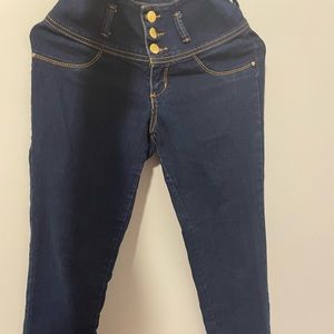 Jean boot tube, adapts to the body and make figure.High/elastic.Dark blue color.